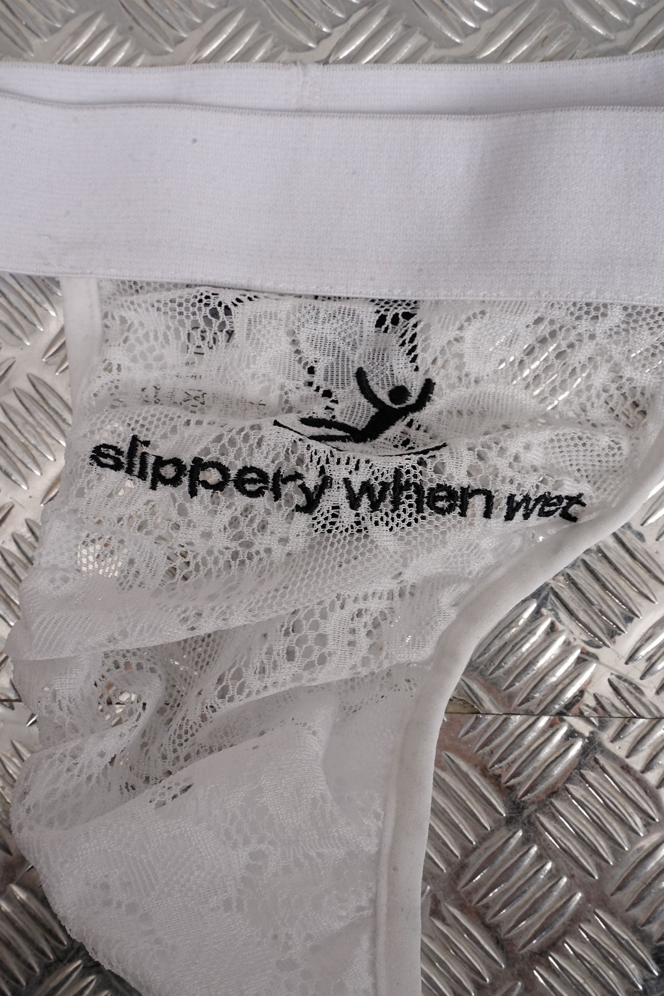SLIPPERY LACE THONG - pouch panty