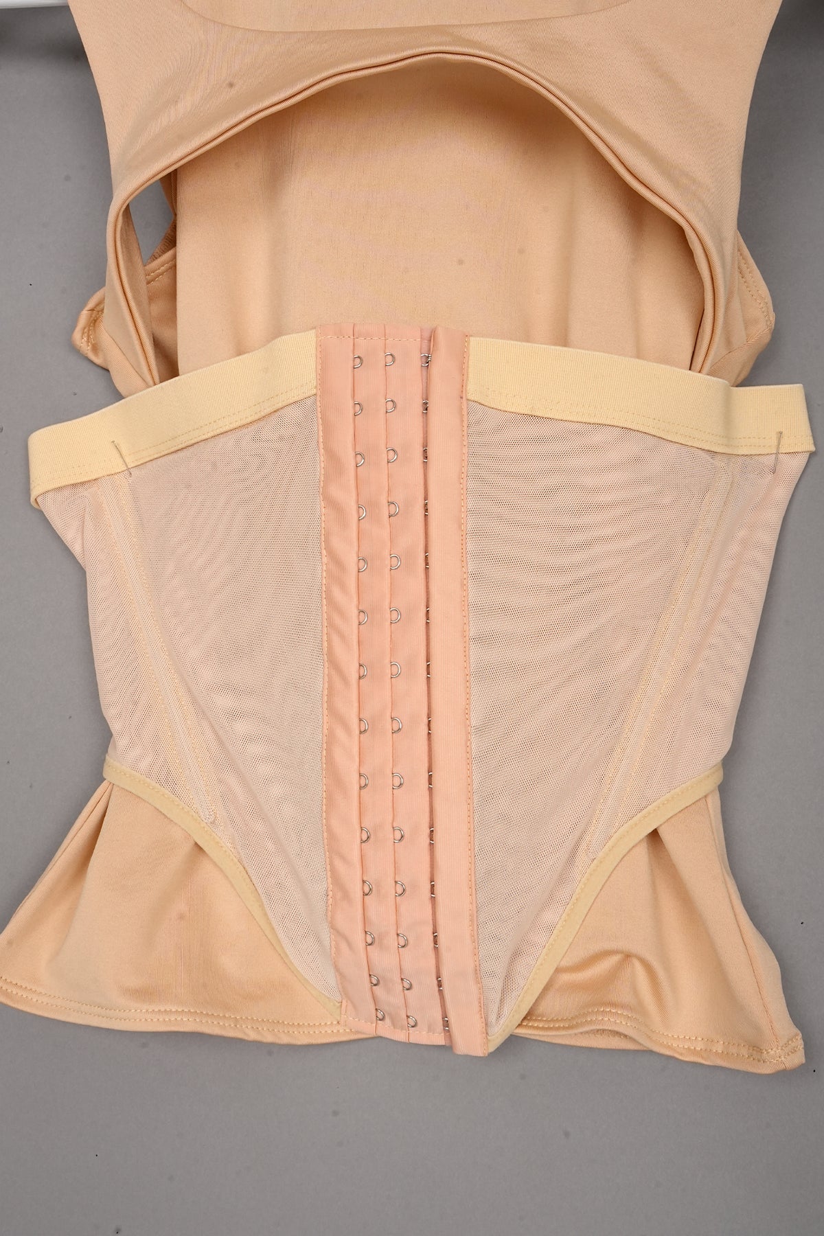 CONTOUR SHAPE TOP BEIGE