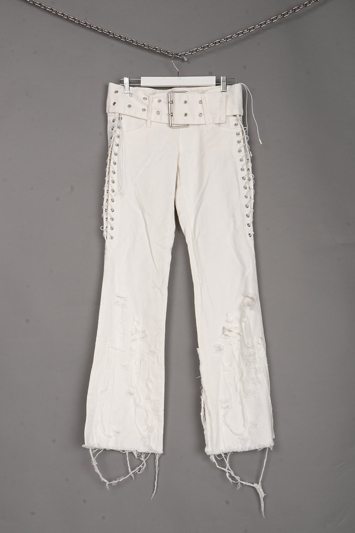 SHREDDED BELTED DENIM PANTS