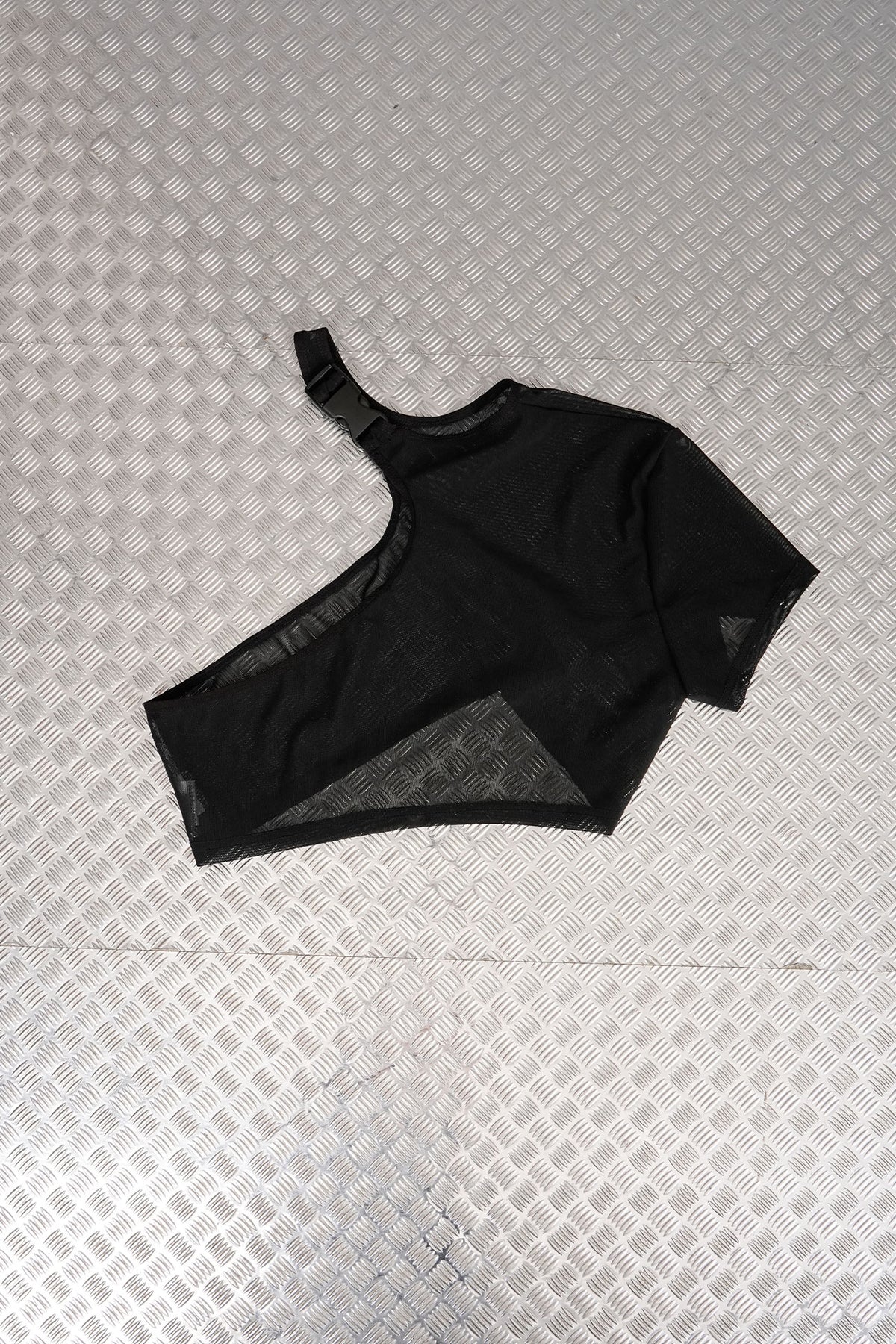 ASYMMETRIC MESH TOP