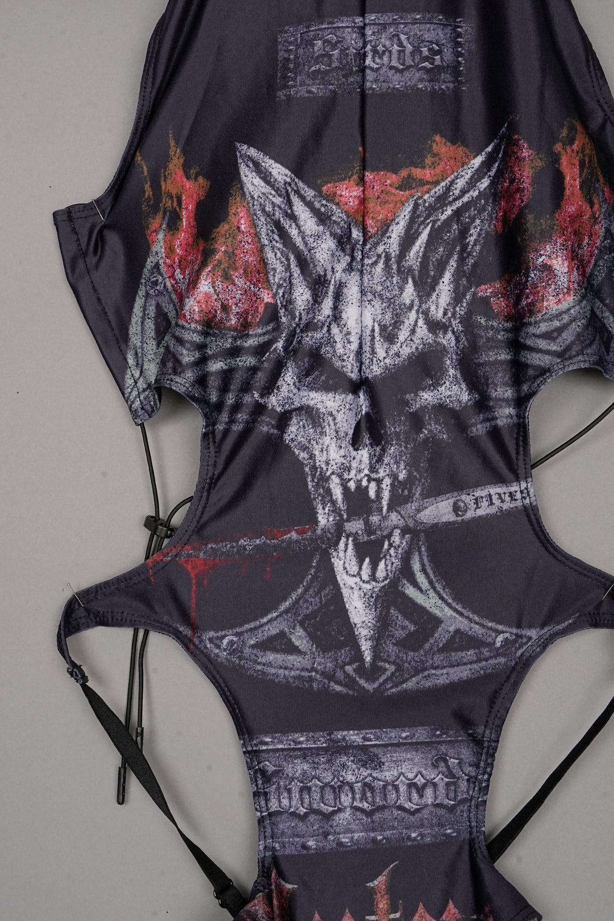 PRINTED CUT OUT STRING BODY - ONE-OFF