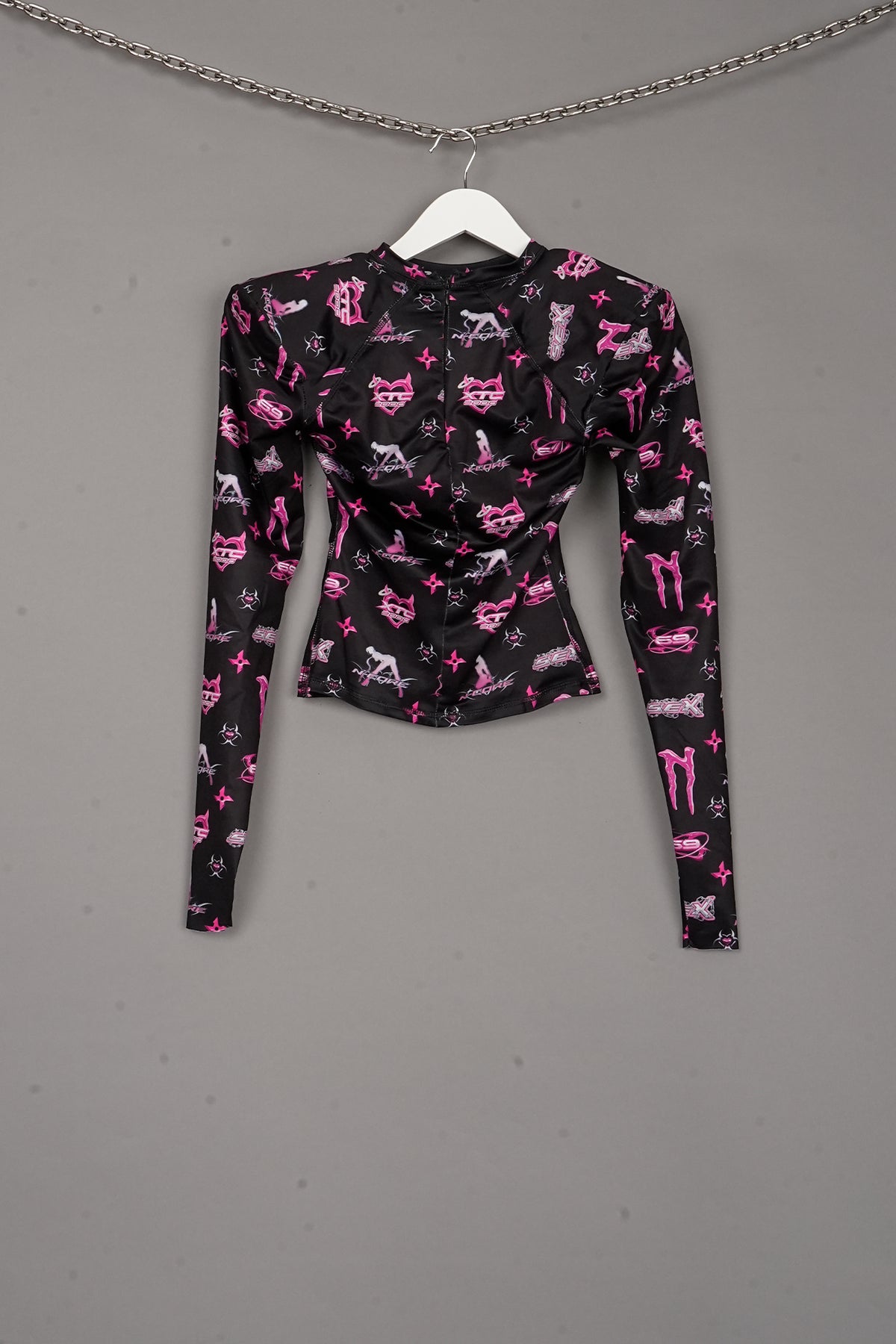 POWER SHOULDER MONOGRAM LONGSLEEVE
